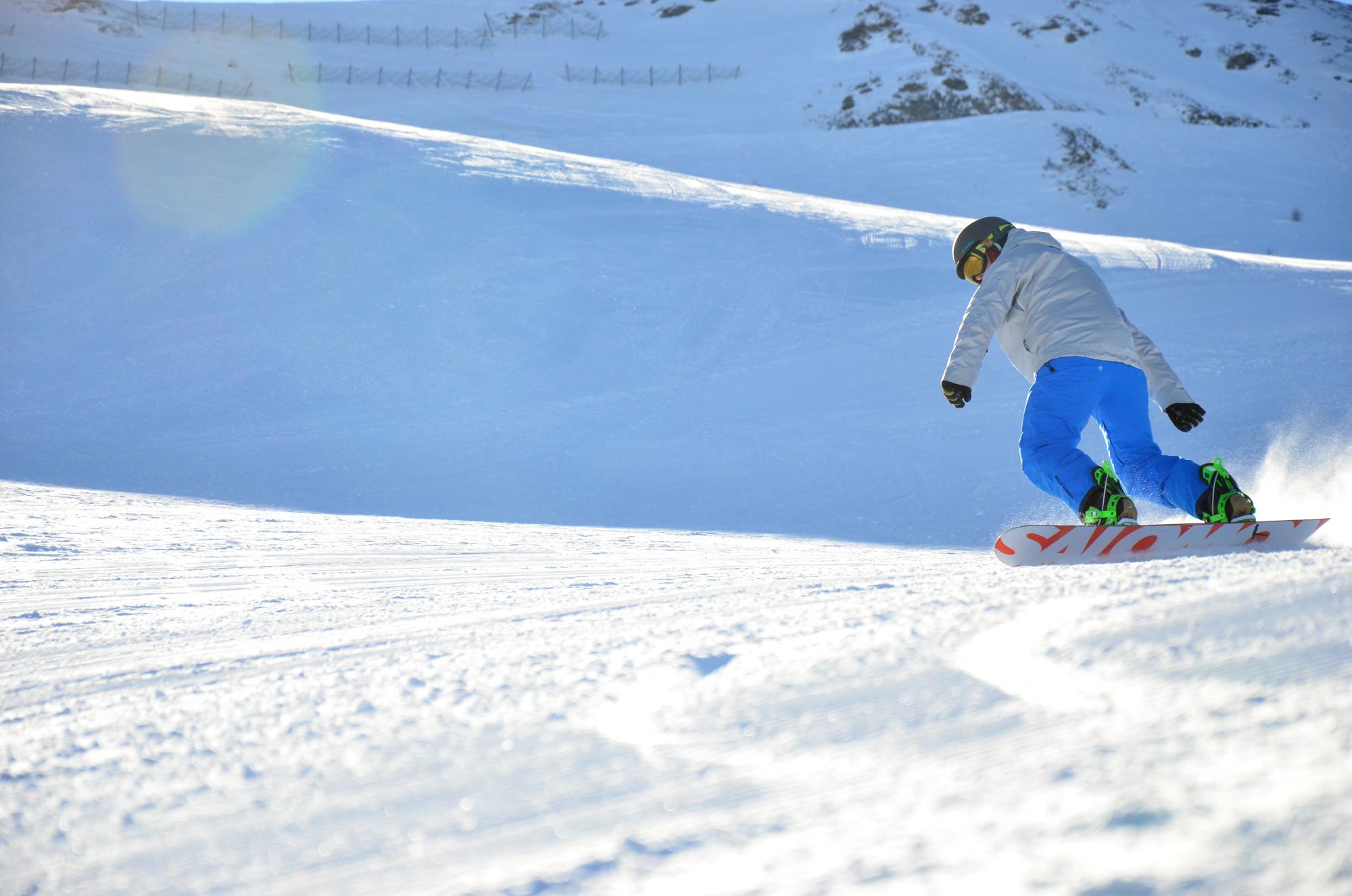 Snowboarding on ski club holiday